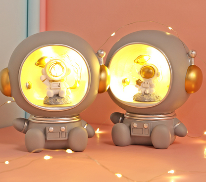 Astronaut Creative Night Light Piggy Bank Resin Decor Cute Character Model Nordic Home Decor Living Room Desk Decoration Gifts