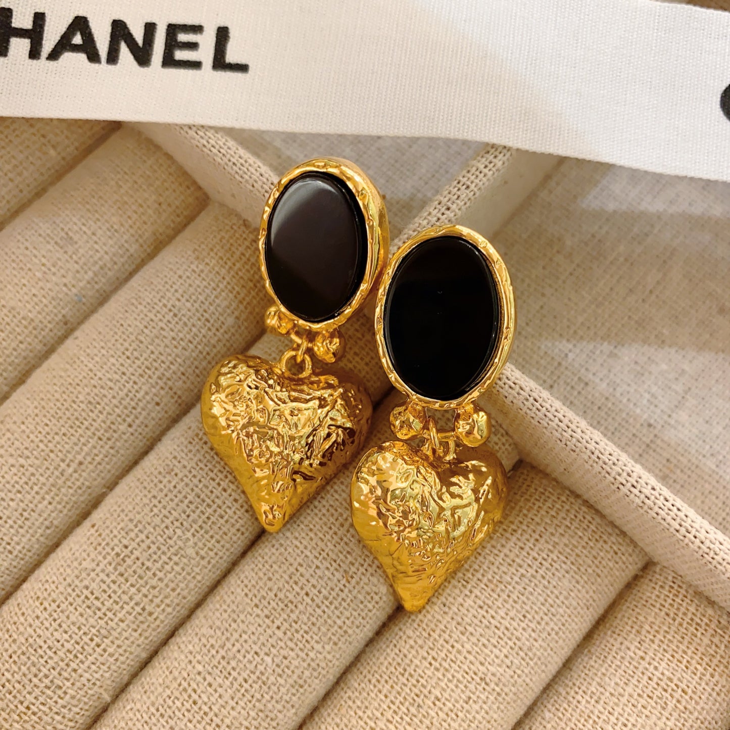 Vintage Inlaid Black Agate Ear Clip Heart-shaped Earrings